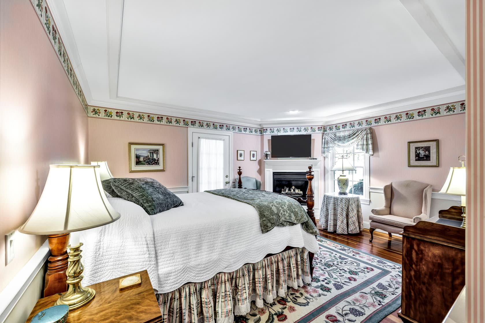 queen bed, fireplace, flatscreen streaming TV, sitting area, dresser