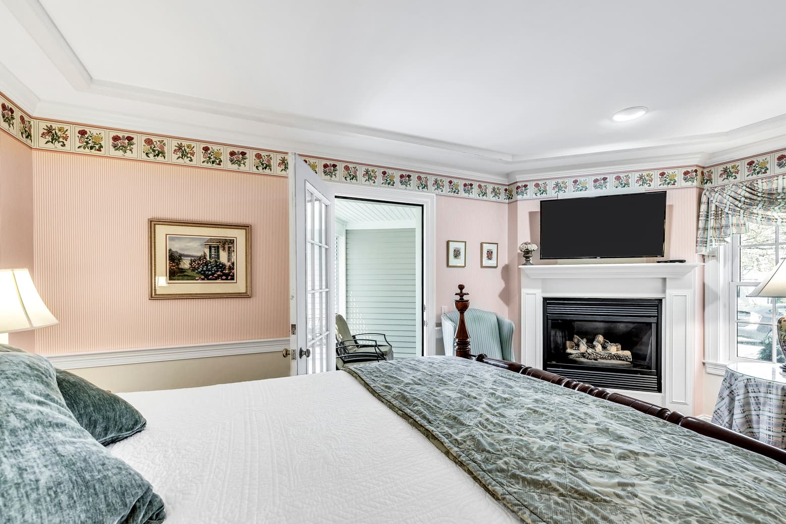 bathroom with sea foam green walls, shower/ tub combo, white toilet, and plush white towels on a rack nearby